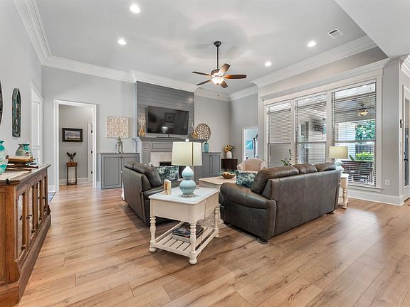 4th image of 40147 Fenway Ave