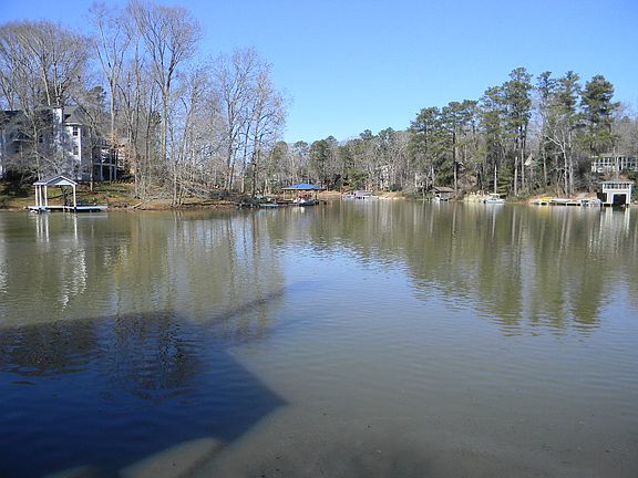 3rd image of 326 Lakeshore Dr