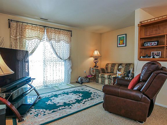 4th image of 92 E Woodland Ave #92