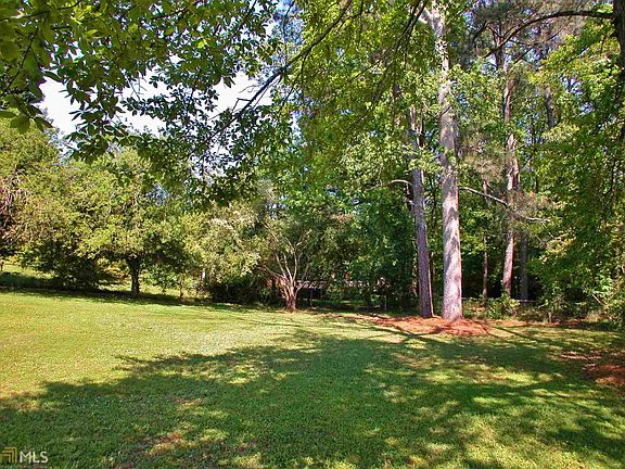 3rd image of 2139 Eastwood Dr