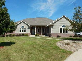 1370 Timberlake Dr, Cedar Rapids, IA 52403