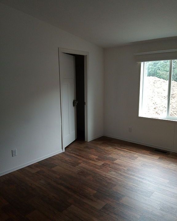 2nd image of 373 Mill Creek Rd