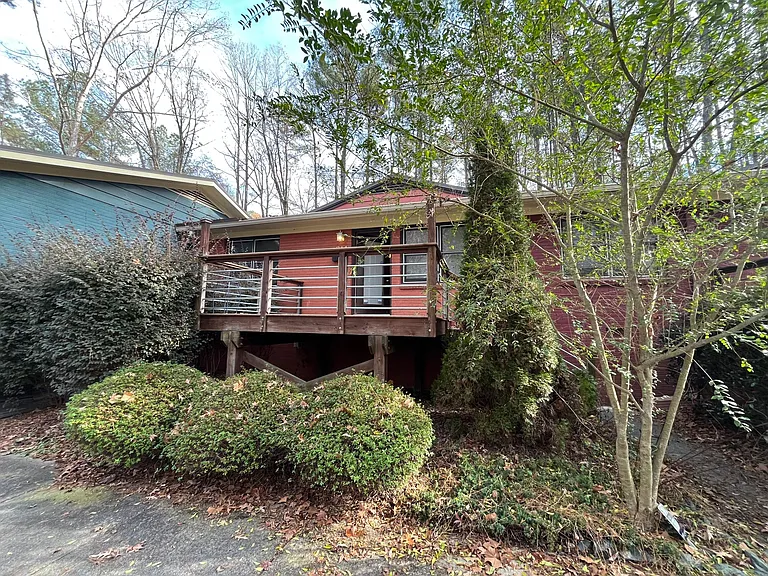 244 Valley Park Dr — Photo 1