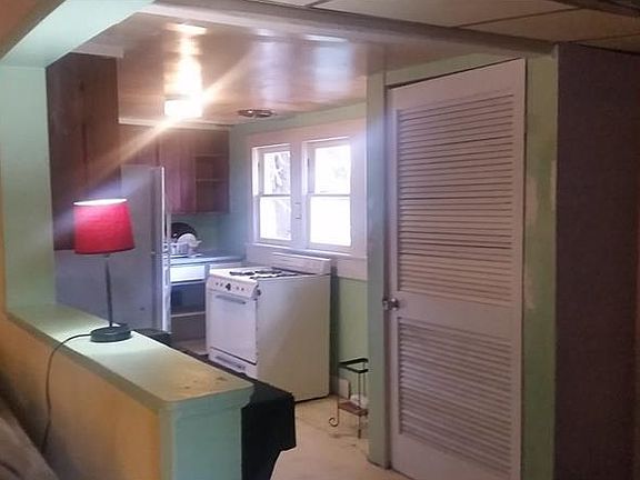 3rd image of 310 W Henry Ave