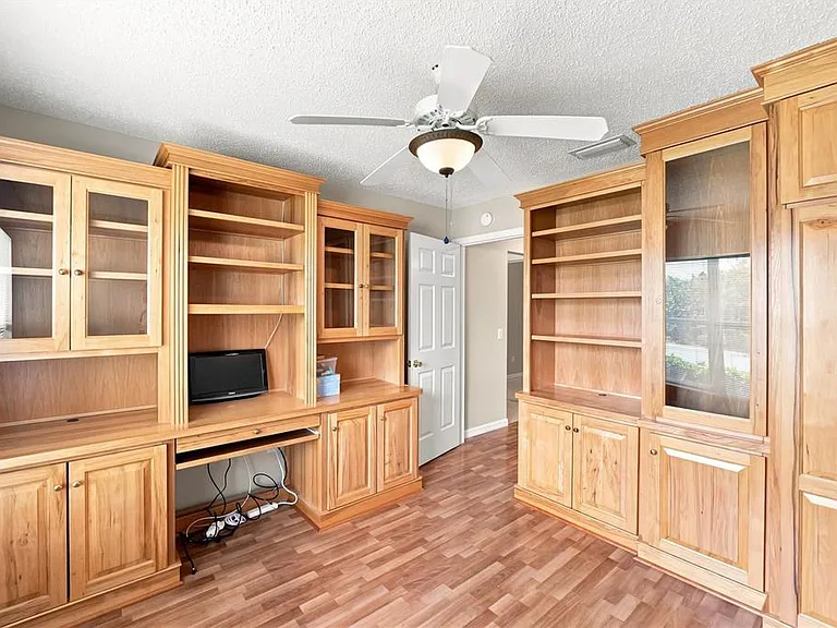 1304 De La Garza Pl — Photo 11