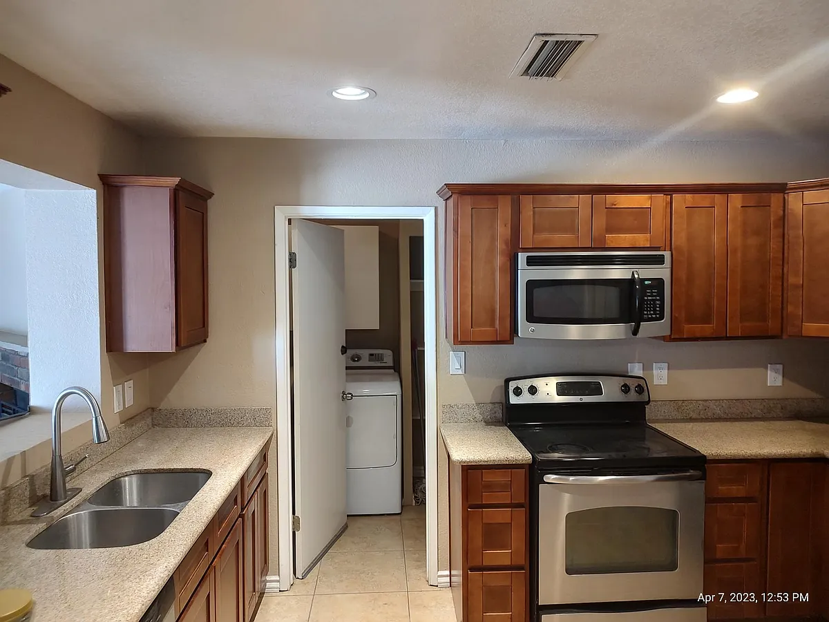Building Photo - 955 S 33rd Pl