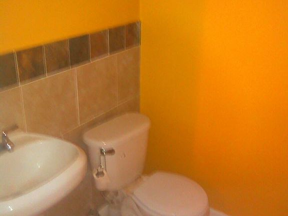 4th image of 1062 Crestwood Ln