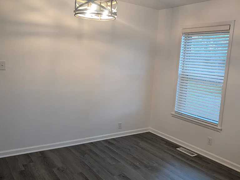 102 Hackberry St — Photo 5