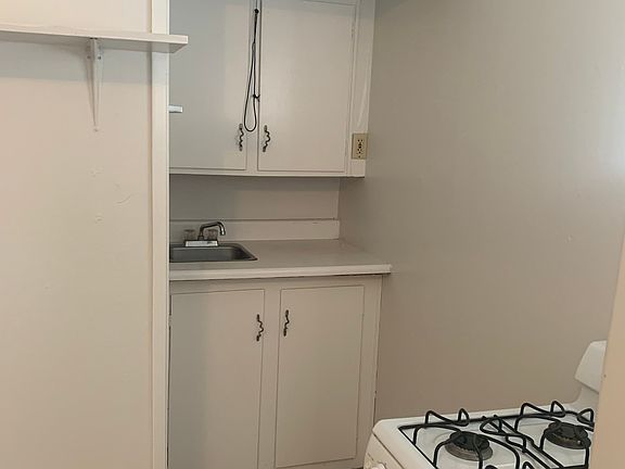 4th image of 246 Center Ave APT E