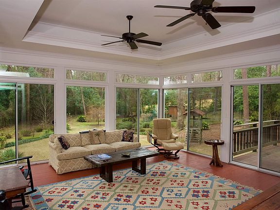 3rd image of 799 Woodland Dr