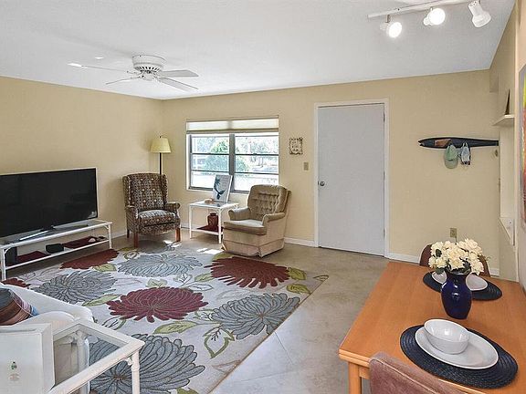 3rd image of 236 Harbor Dr S APT 204