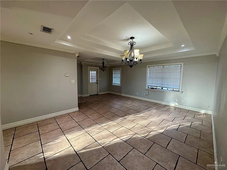 2218 N Wilson Dr — Photo 8