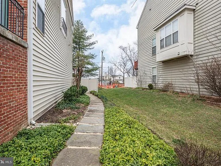 13340 Colchester Ferry Pl — Photo 41