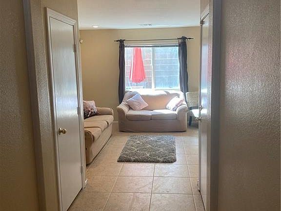 4th image of 9177 Hombard Ave