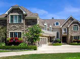 29920 Lake Rd, Bay Village, OH 44140