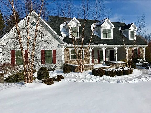 2nd image of 14 Cross Meadow Ln