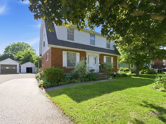 4th image of 416 Tweedsmuir Ave