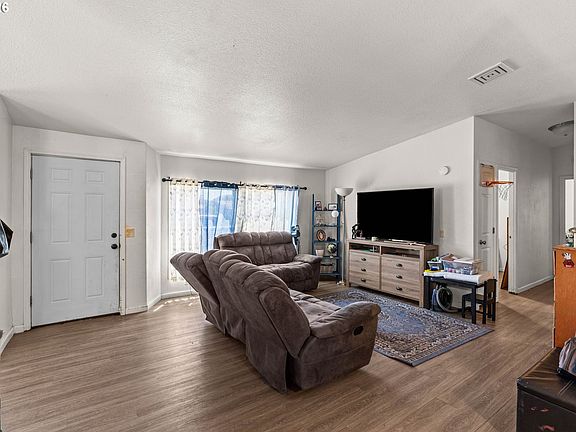 2nd image of 595 Kesling St