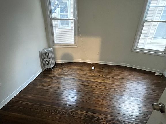 3rd image of 19 Nassau Pl