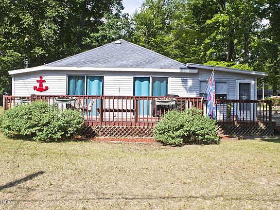 2nd image of 31954 Huckleberry Ln
