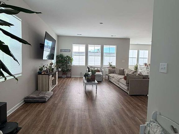 3rd image of 155 Dreher Dr