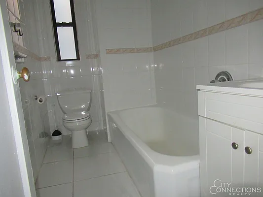 Rented by City Connections Realty | media 5