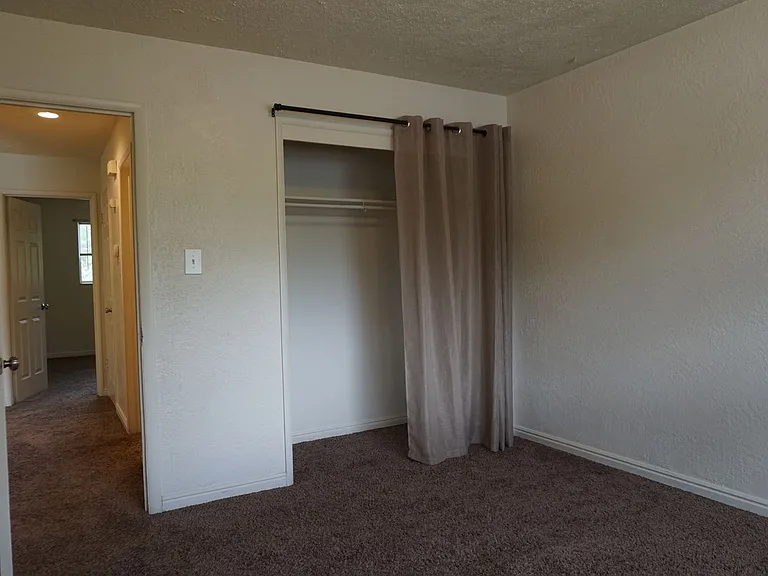 2564 S. 700 E. — Photo 23