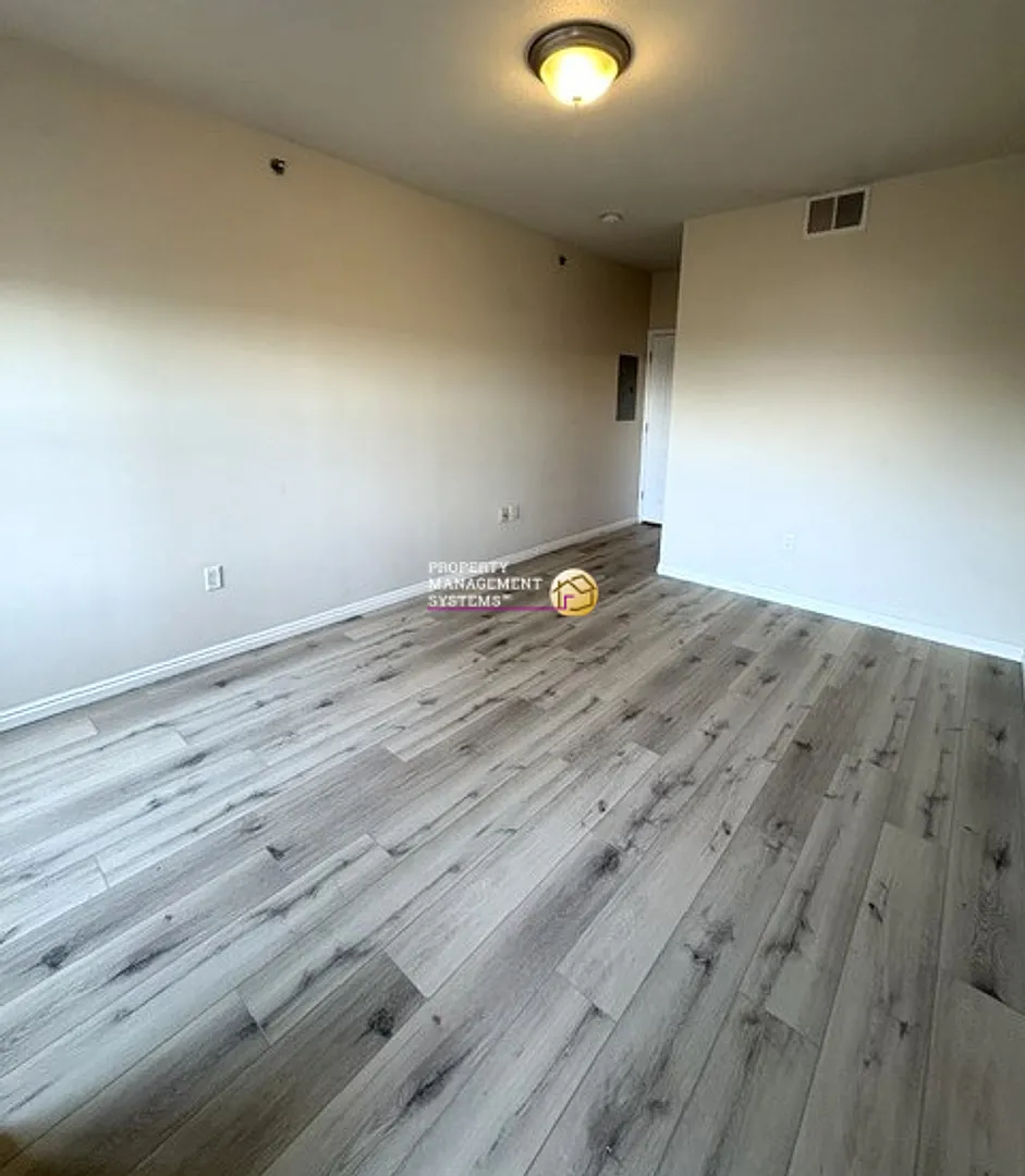 1 Bedroom Condo in Gateway! — Photo 2
