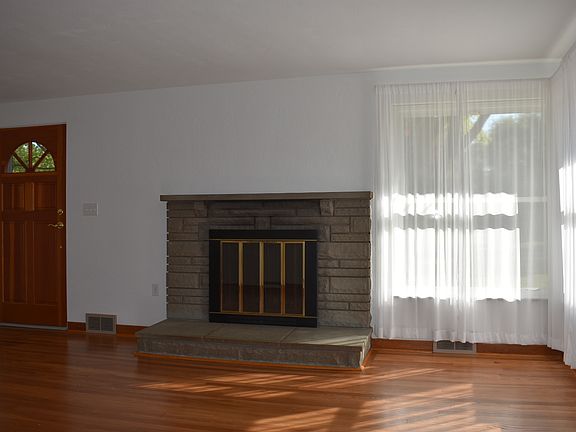Living Room 13x18