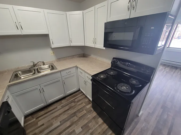 1722 La Crescent St #73 — Photo 3