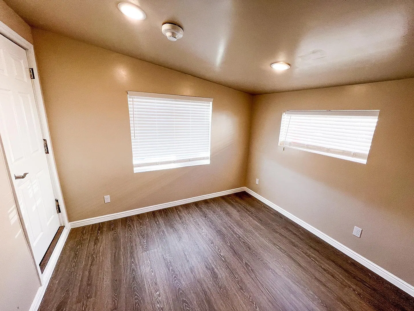 S105 2 Bed 1 Bath in Hildale *utilities included* — Photo 3