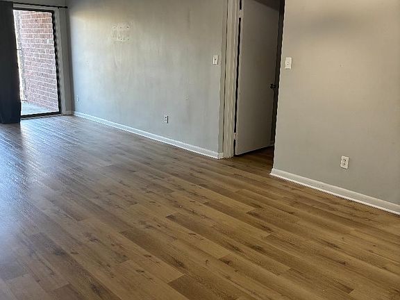 2nd image of 1100 Clarendon St APT 308