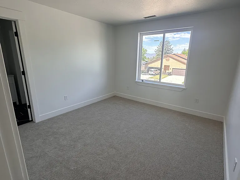 1537 S 600th St E — Photo 19
