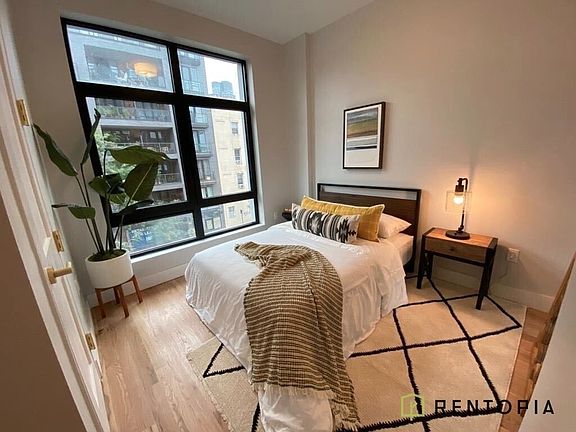 3rd image of 151 Eagle St #605