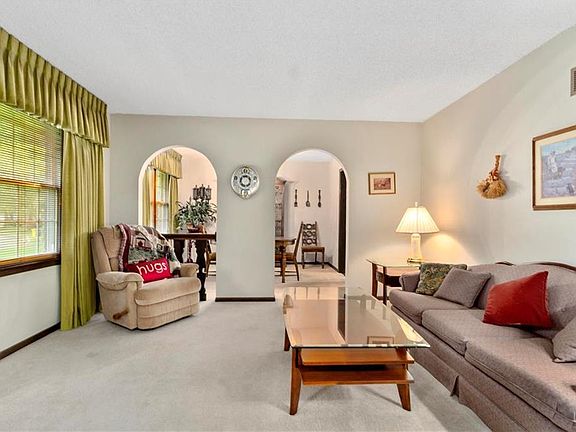 3rd image of 3025 S Kendall Dr
