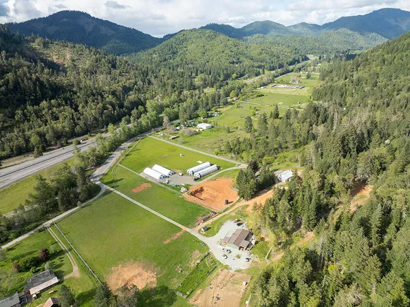 321 N Frontage Rd, Wolf Creek, OR 97497