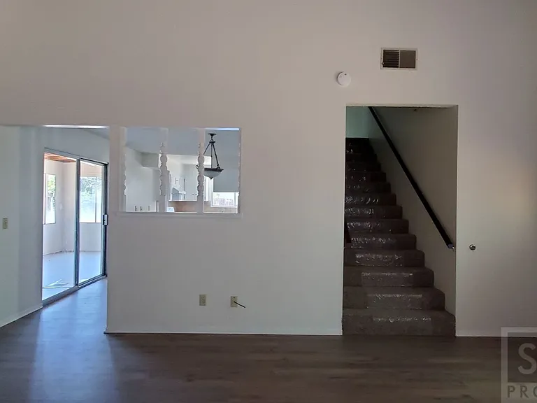 812 Emerald Ct — Photo 12