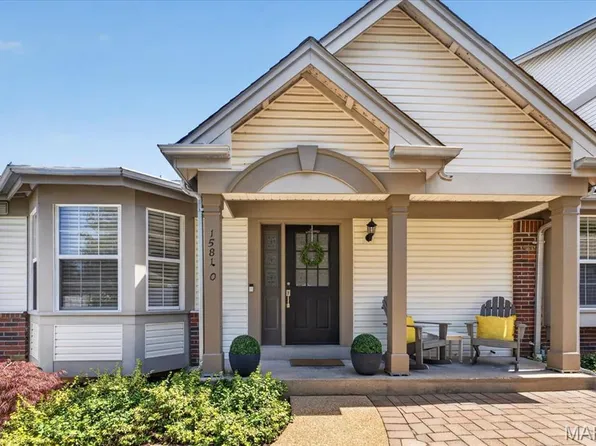 15810 Harris Ridge Ct, Chesterfield, MO 63017