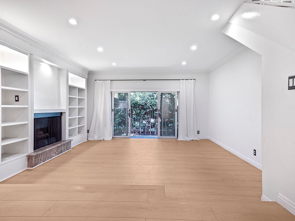 Large living room with builtins