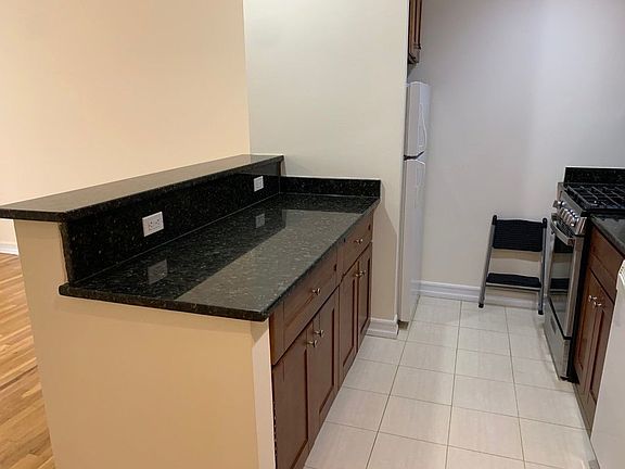 5th image of 146 E 35th St APT 3A