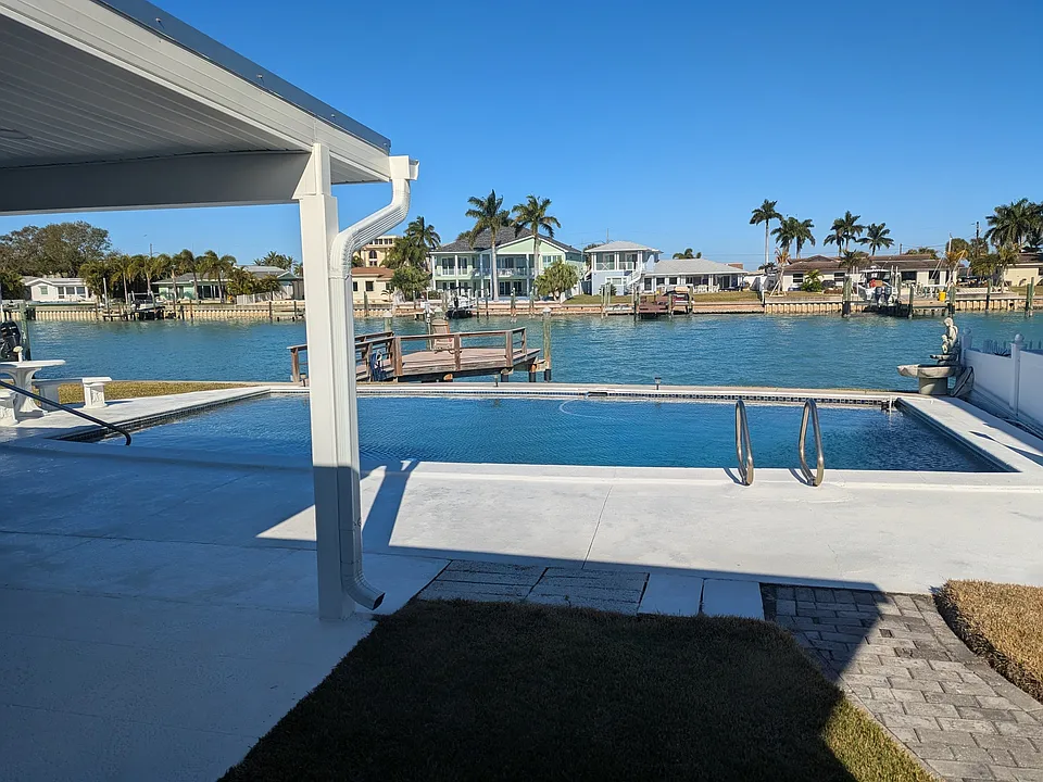 820 Capri Blvd