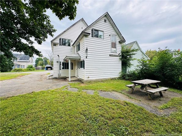 112 Charles St, Woodstock, NB E7M 1J1