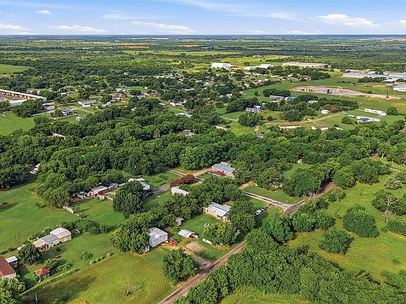 4th image of 505 Aaron Ln