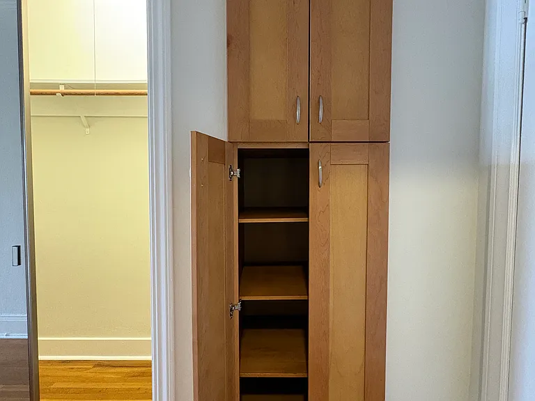 Russian Hill Apartments — Photo 18