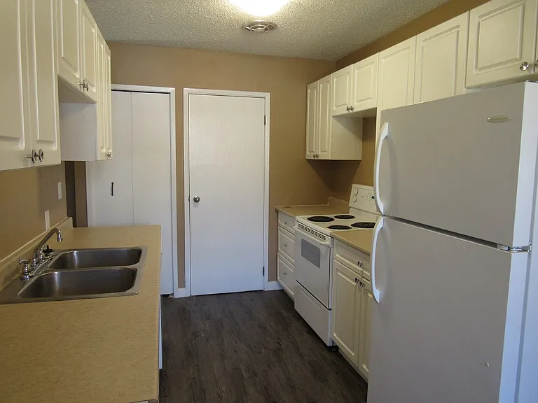 6330 S 58th Ave #1 — Photo 8