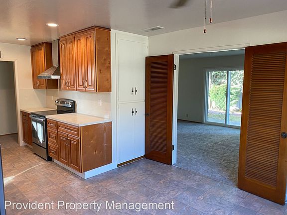 5th image of 3297 Vistamont Dr