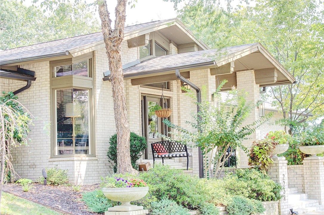 2234 E Whispering Oaks Ln, Fayetteville, AR 72701 Zillow
