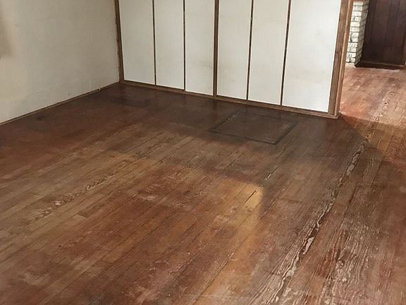 3rd image of 821 S Summit St