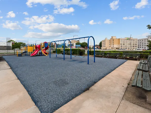 61-20 Grand Central Parkway image 13 of 18