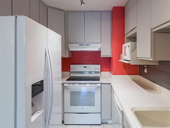 3rd image of 4221 W San Juan St